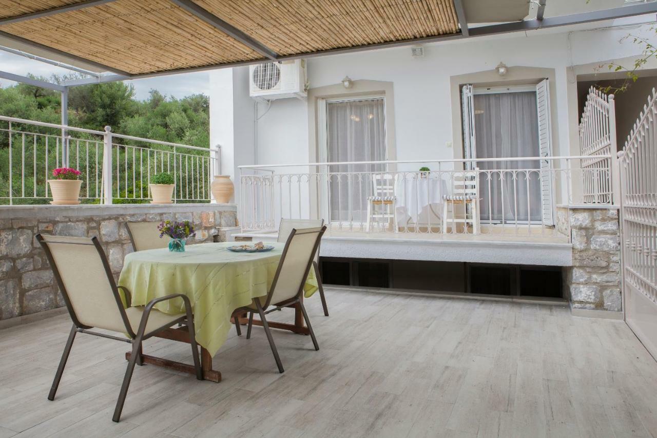 Remezzo Apartments Akrogiali Exterior photo