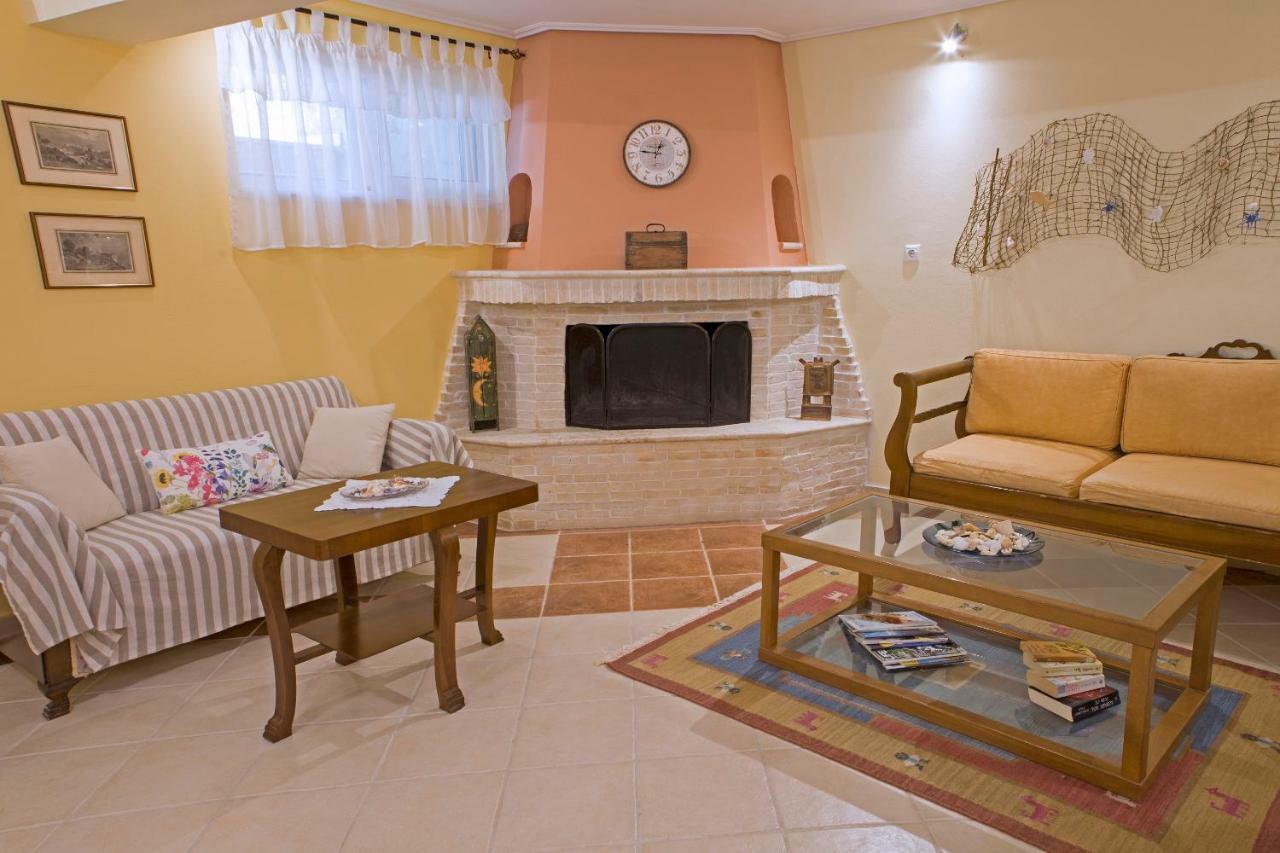 Remezzo Apartments Akrogiali Room photo